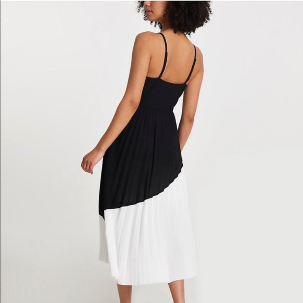 River Island bland and white pleated derss